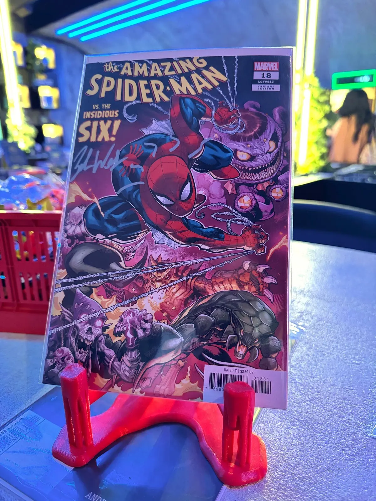 Amazing Spider-Man 18 Mcguinness Variant [Dwb] - Signed by Zeb Wells - Image 2